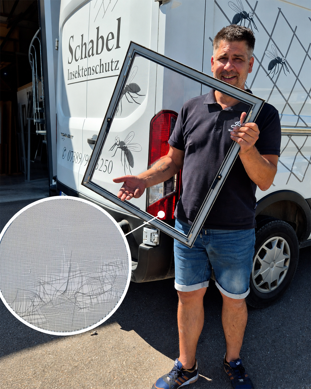 Durch Hagel beschädigtes Fliegengitter vor der Reparatur